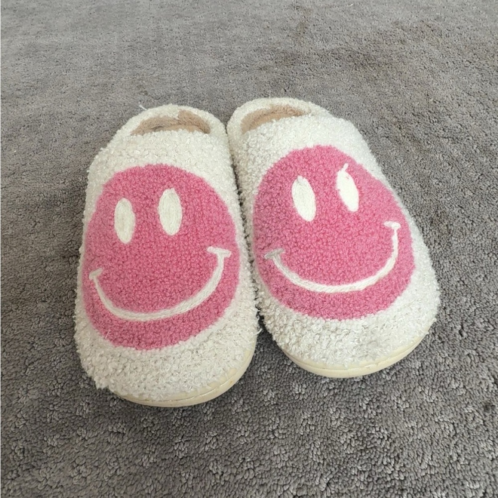 Amazon Kids' Slippers with Pink Smiley Design